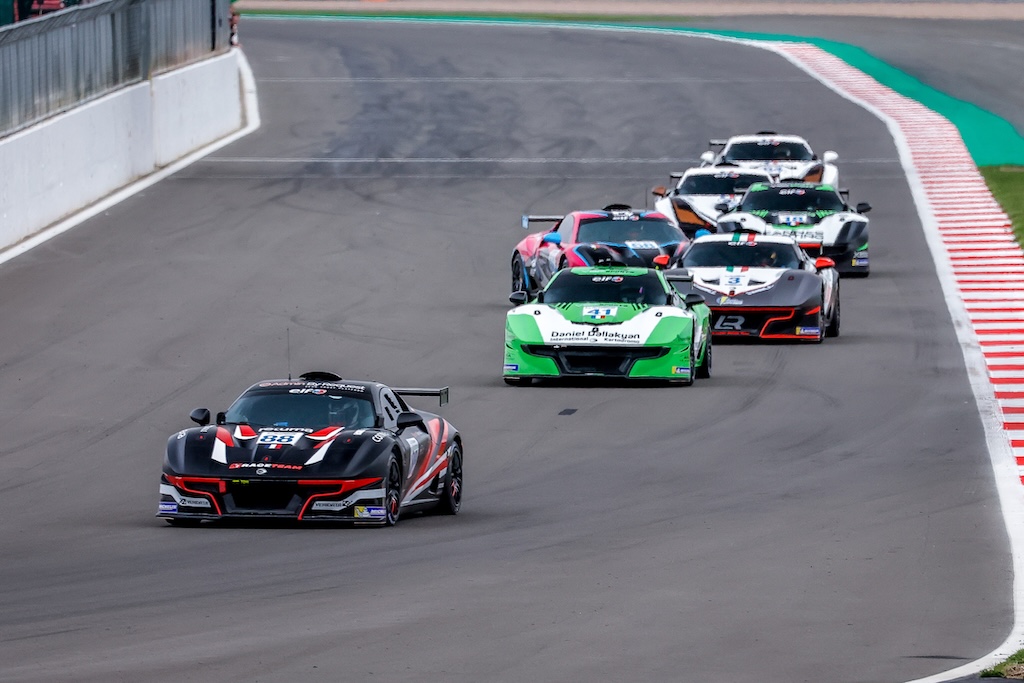 Marcus Terkildsen sikrede sig to tredjepladser på Silverstone og indtager nu tredjepladsen i Ligier JS2 R-mesterskabet med 91 point.
(Foto: MT Raceteam)